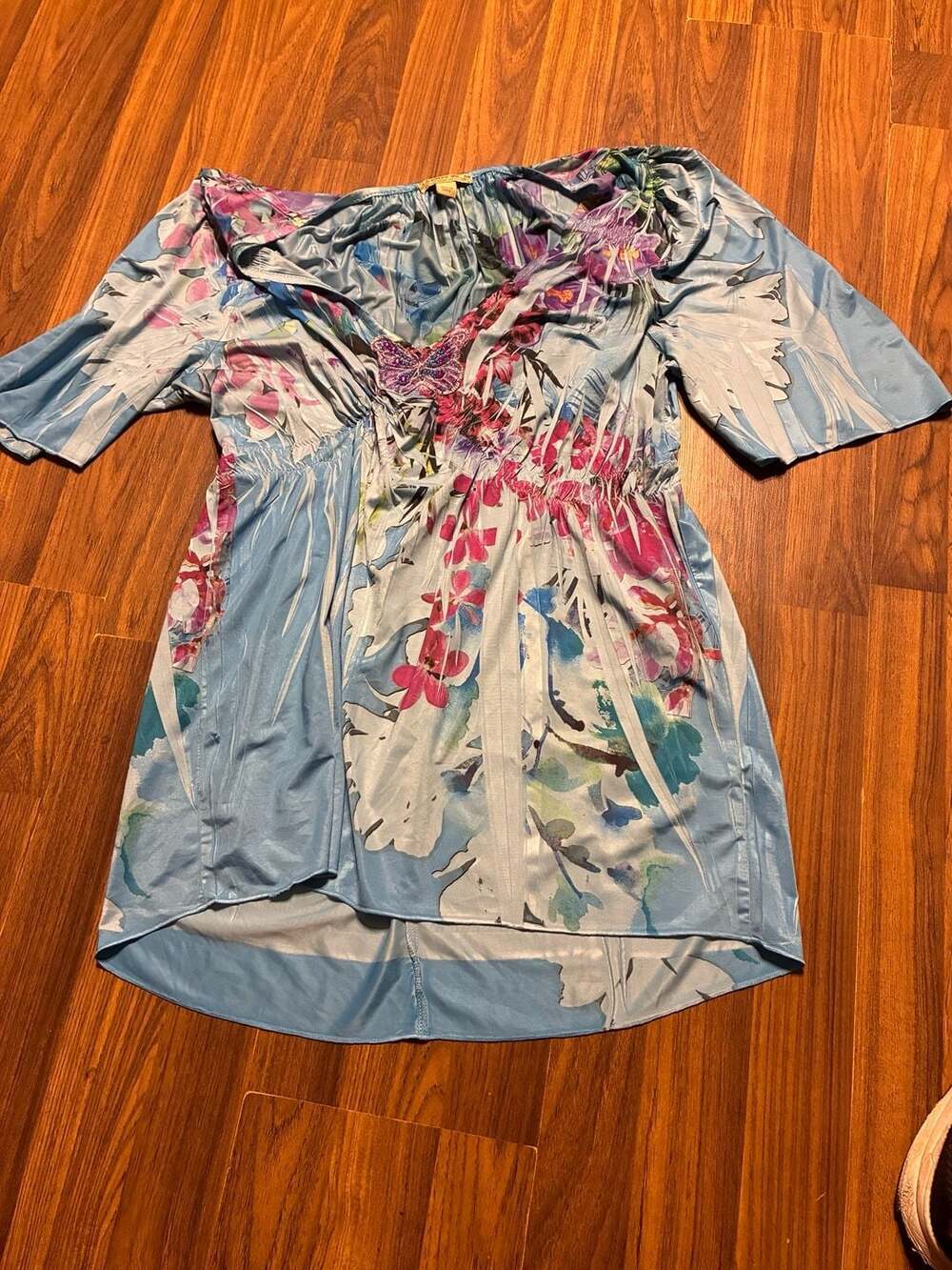 Energe World Wear Women's V-Neck Short Sleeve Floral Print Blouse with Beaded Bu